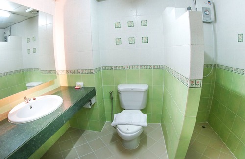 Wua Lai Hotel | Smith Residence