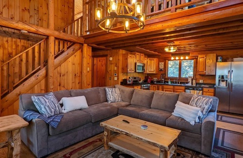 West Alton Casa | Smith's Point Retreat on Lake Winnipesaukee with indoor pool!