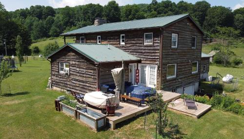 Mingo Casa | Smiths In-law suite! Pet friendly, hot tub!