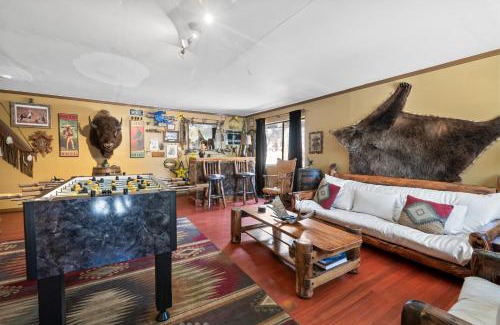Whispering Forest Casa | Smo Haus- Located in the quiet area of Big Bear City, with mountain views.