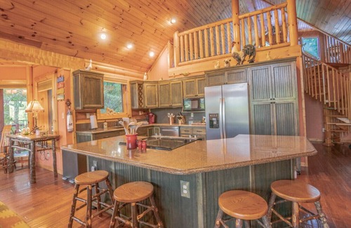 Dandridge Cabina | Smoke Rise Lodge · Lake Front, Luxury Cabin, Hot Tub, Great Views