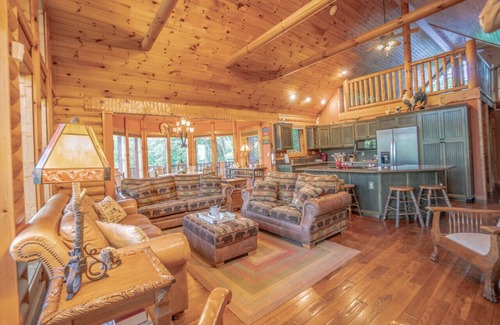 Dandridge Cabina | Smoke Rise Lodge · Lake Front, Luxury Cabin, Hot Tub, Great Views