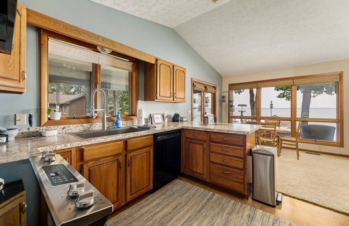 Traverse City Casa | Smokey Hollow's Secret | Hot Tub | Beach | AC |