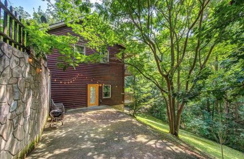 Cosby Casa | Smokey Mountain Retreat, hot tub, game room, sleeps 8!