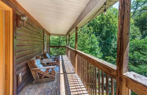 Cosby Casa | Smokey Mountain Retreat, hot tub, game room, sleeps 8!