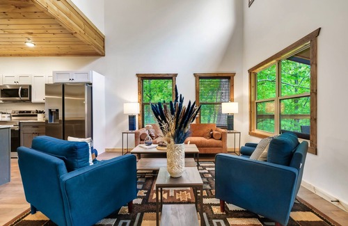 Sevierville Cabina | Smokies Private Pool Cabin, Sleeps 14,Theatre & Game Room, Minutes from Parkway!