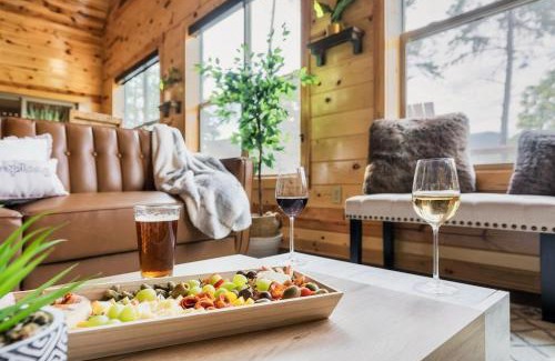 Gatlinburg - Pigeon Forge Chalet De Esquí | Smokies Sanctuary - Hot Tub on deck!Grill, Foosball, Firepit, Egg Chair