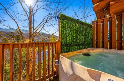 Gatlinburg Casa | SmokiesBoutiqueCabins would love to host you! 4 miles to Gatlinburg Strip! Resort Pool open May 1 through Oct 1! Views, Shuffleboard, Hot Tub, Arcade!