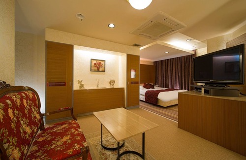 Nishinomiya Hotel | Smoking Royal Room with bath and toilet / Nishinomiya Hyōgo
