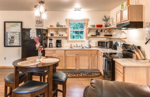 Cherokee Casa | Smoky Mountain Basecamp Just 5 Mins to Harrah Casino