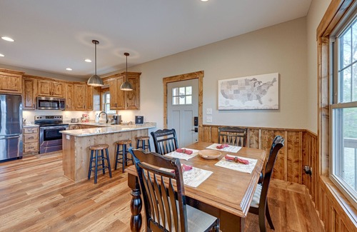 Andrews Cabina | Smoky Mountain Cabin Rental: Game Room, Fire Pit!
