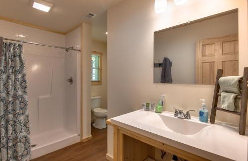 Cherokee Casa | Smoky Mountain Cabin by Tuckasegee River!