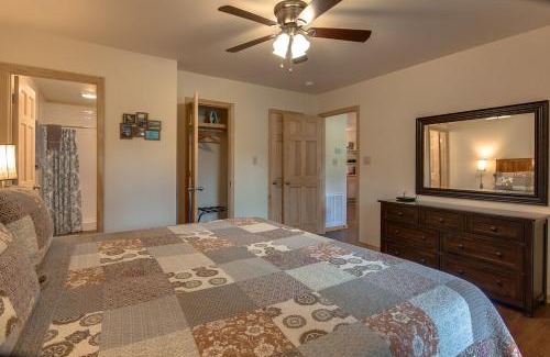 Cherokee Casa | Smoky Mountain Cabin by Tuckasegee River!
