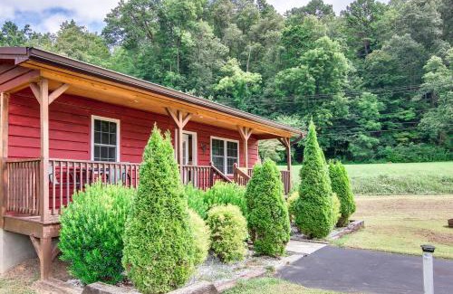 Cherokee Casa | Smoky Mountain Cabin by Tuckasegee River!