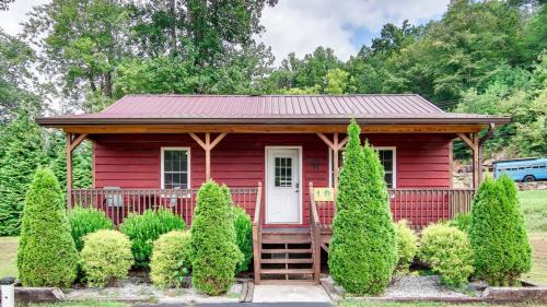 Cherokee Casa | Smoky Mountain Cabin by Tuckasegee River!