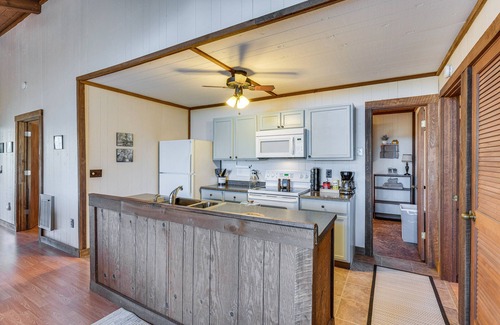 Andrews Cabina | Smoky Mountain Cabin w/ Fire Pit & Stunning Views!