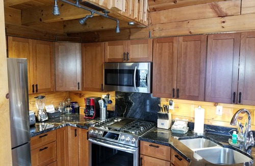 Bryson City Cabina | Smoky Mountain Depot ~ Gran cabaña aislada en una comunidad cerrada