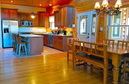 Waynesville Cabina | Casa de montaña de lujo - arroyo privado - hermosas vistas - 4BR - Wifi - Grill