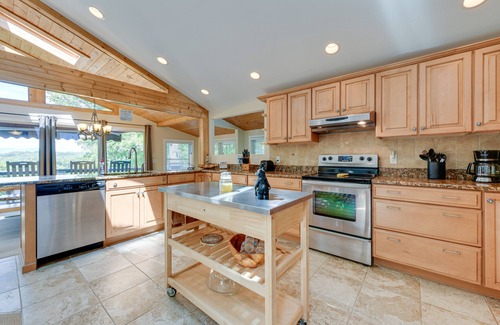 Franklin Casa | Smoky Mountain Getaway w/ Private Hot Tub!