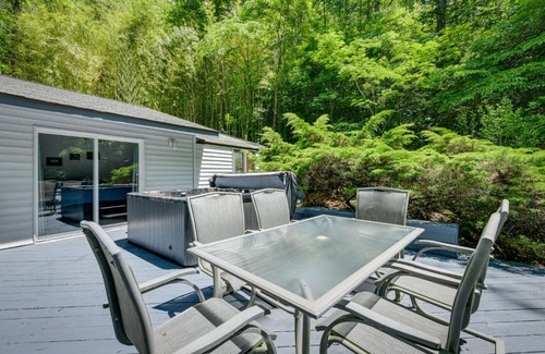 Franklin Casa | Smoky Mountain Getaway with Private Hot Tub!