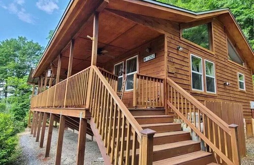 Sylva Cabina | Smoky Mountain Holiday Home with Hot Tub!