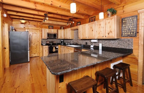 Sevierville Cabina | Smoky Mountain Lake Retreat - Dip in Douglas Lake, Roast Marshmallows & Play Games