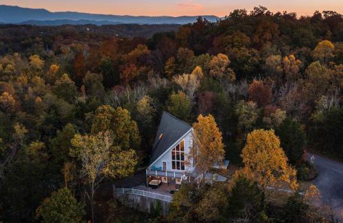 Sevierville Casa | Smoky Mountains Cabin with Lake Access and Game Room!