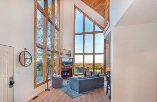 Sevierville Casa | Smoky Mountains Cabin with Lake Access and Game Room!