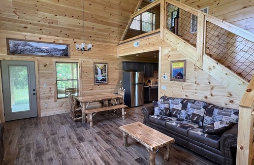 Cosby Cabina | Smoky Mountains Cabin w/ Hot Tub & Cozy Fireplace