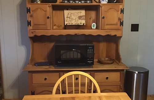 Bryson City Cabina | Smoky Mt. Views - Hot Tub - Easy Access Cabin - Private - Dog Friendly - Fenced