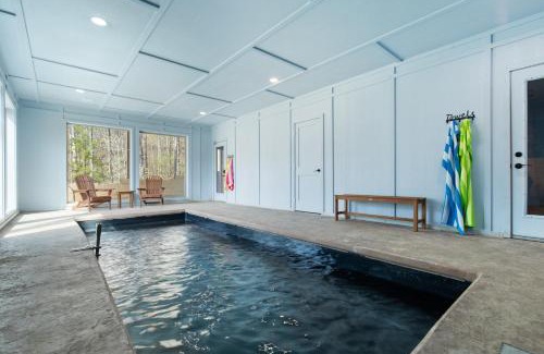 Gatlinburg - Pigeon Forge Casa | Smoky Poolside Chalet