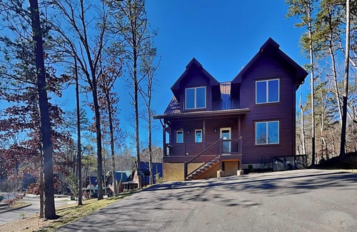 Gatlinburg - Pigeon Forge Cabina | Smoky Poolside Chalet
