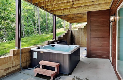 Gatlinburg - Pigeon Forge Cabina | Smoky Poolside Chalet