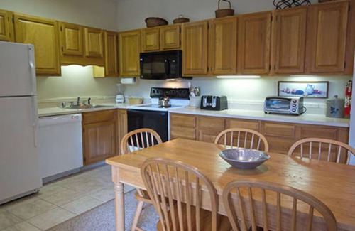 Jeffersonville Condominio | Smuggler's Notch Resort in Vermont 2br suite, Friday check-in
