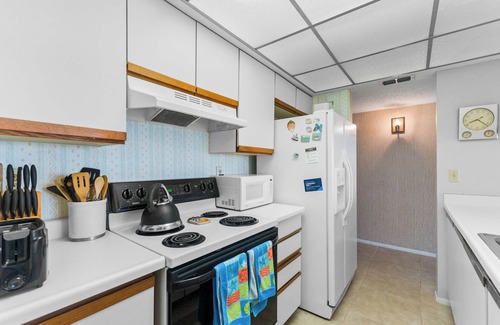 New Smyrna Beach Condominio | Smyrna Beach Club 208A Roomy Condo Delight