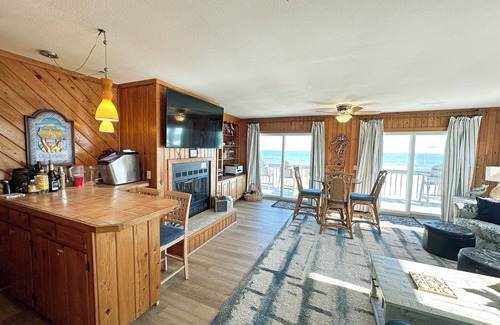 South Nags Head Casa | HERMOSA CASA FRENTE AL MAR CON GRANDES VISTAS AL MAR Y PERRO AMIGO!