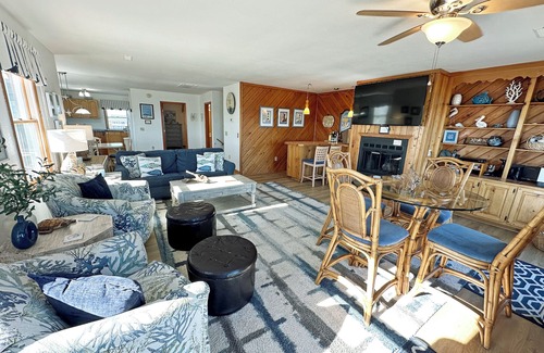 South Nags Head Casa | HERMOSA CASA FRENTE AL MAR CON GRANDES VISTAS AL MAR Y PERRO AMIGO!