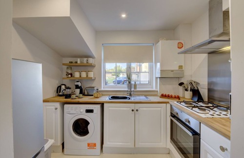 Lower Shelton Otro | Snagge Court | A Calm Detached 2BR House I Parking & Garden | Pet Friendly | eco-Short Term Let by SILVA