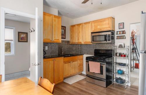 Corcoran Apartamento | Snapdragon Apt - Charming Two Bedroom in Corcoran Neighborhood