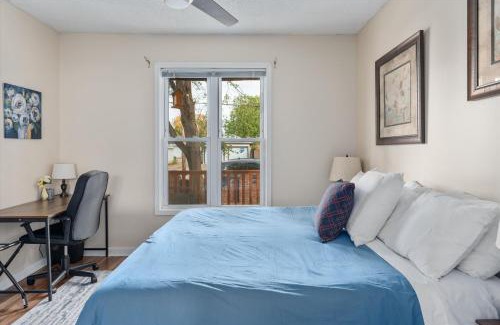 Corcoran Apartamento | Snapdragon Apt - Charming Two Bedroom in Corcoran Neighborhood