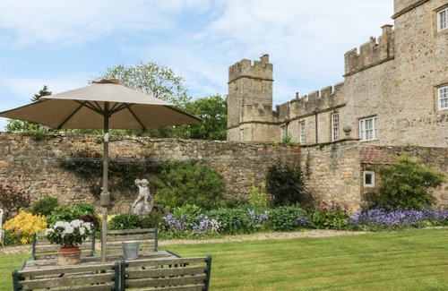 Bedale Cabaña | Castillo de Snape, The Undercroft, SNAPE, YORKSHIRE