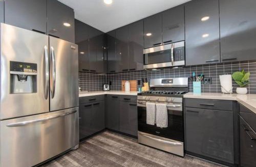 Los Angeles Apartamento | Snazzy 3Bed HighRise with Pool, Spa & Rooftop deck