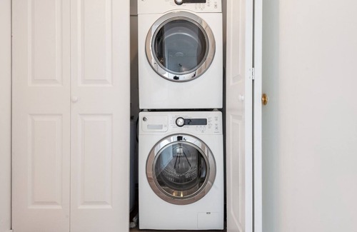 Foggy Bottom Apartamento | Snazzy Foggy Bottom 1BR w/ W/D + Gym near Kennedy Center by Blueground