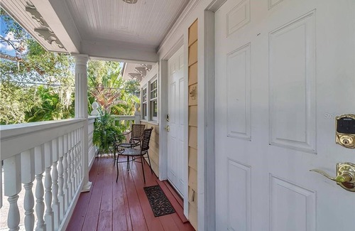 Historic Old Northeast Apartamento | Snell Suite at ONE Inn: King Bed, Kitchenette, Near Downtown & Vinoy Park.