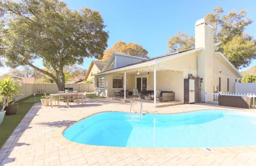 Largo Casa | Snook Haven - Hot Tub, Pool, Minigolf, Dog Space