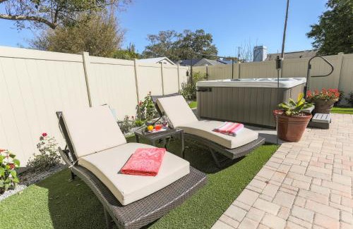 Largo Casa | Snook Haven - Hot Tub, Pool, Minigolf, Dog Space