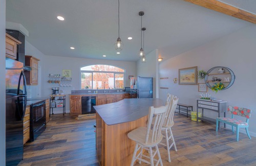 Fish Haven Casa | Snooty Goose Ranch House - Sleeps up to 18