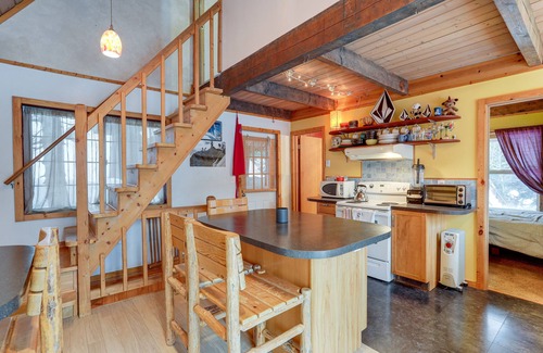 Snoqualmie Pass Cabina | Snoqualmie Pass Cabin w/ Deck: Walk to Ski Lift