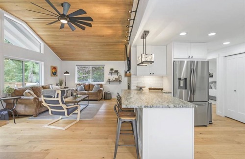 North Bend Casa | Snoqualmie River Retreat