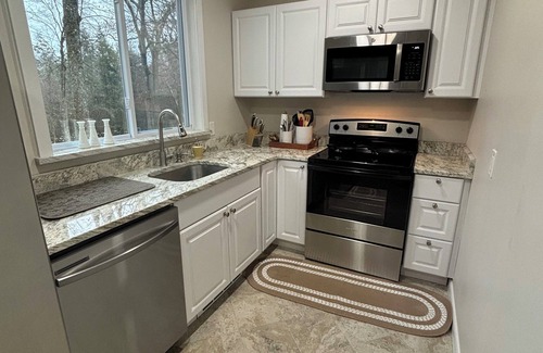 Gardner Casa | Snow Blanket Barn! Family-Friendly, Charming & Cozy 3-bedroom - Gardner MA